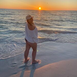 Meet your Posher, Larissa